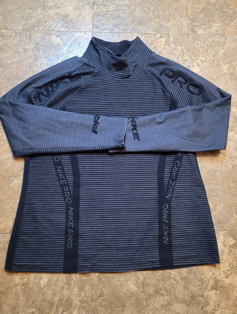 Nike Pro Hyperwarm Shirt Womens XL Gray Long Sleeve Pullover Stretch Athletic